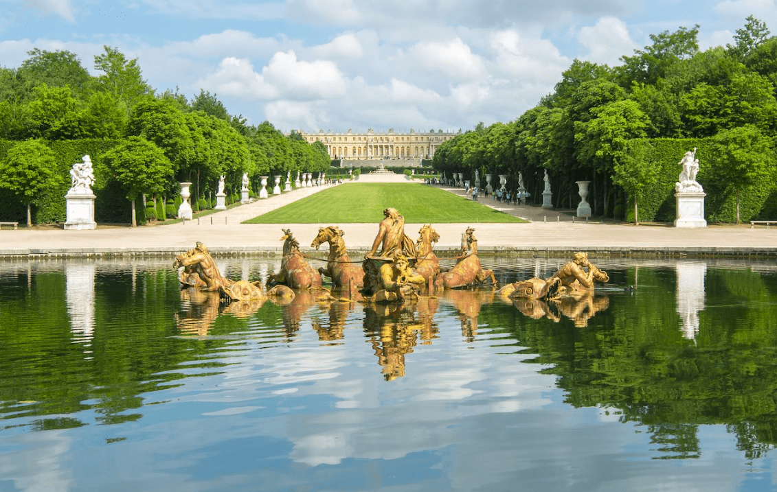 Fountain with statues in palace gardens.