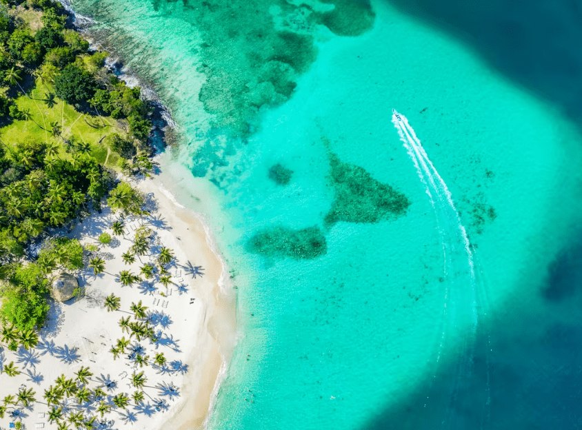 A boat in the middle of the sea