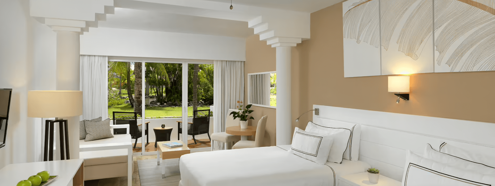 Modern hotel room with a view of the garden.