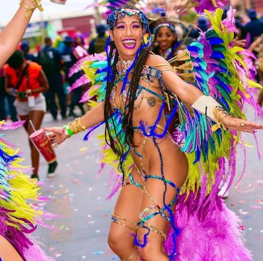 A woman in a fashion show with a dancing pose.