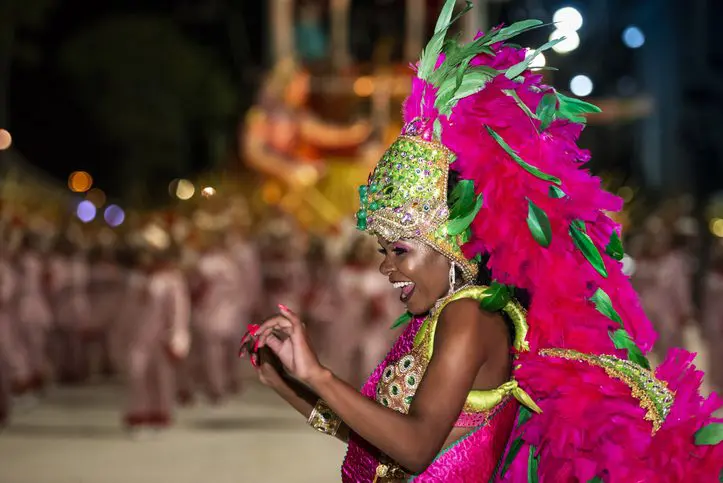 A woman is dancing with a smile face.