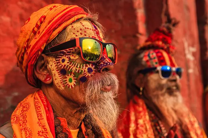 MEN WITH PAINTED FACES (9 X6)